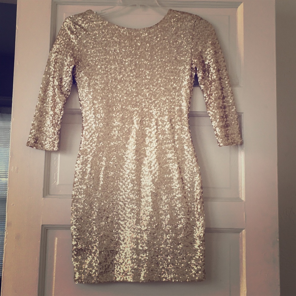 Sequined gold mini dress 3/4 sleeve sz M